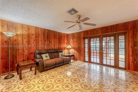 1130 SW 70th Terrace Plantation FL 33317