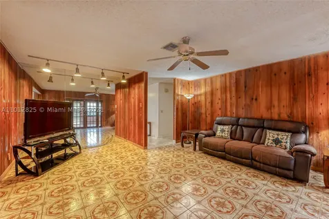 1130 SW 70th Terrace Plantation FL 33317