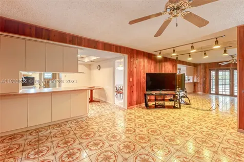 1130 SW 70th Terrace Plantation FL 33317