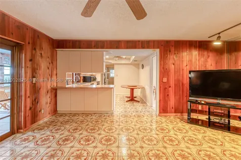 1130 SW 70th Terrace Plantation FL 33317