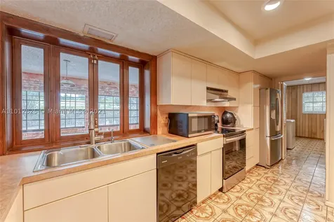 1130 SW 70th Terrace Plantation FL 33317