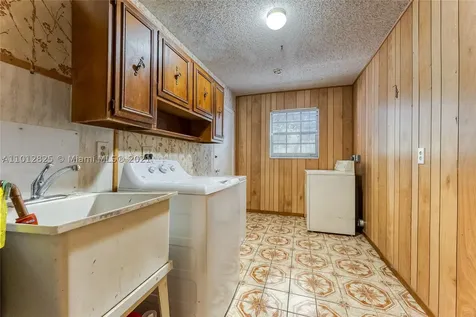 1130 SW 70th Terrace Plantation FL 33317