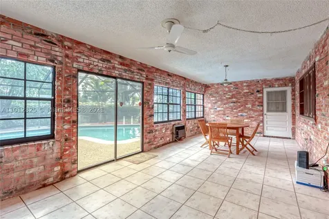 1130 SW 70th Terrace Plantation FL 33317