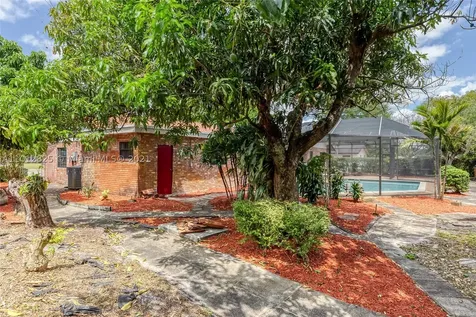 1130 SW 70th Terrace Plantation FL 33317