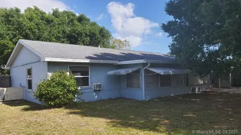 473 NE Armory Circle Port St. Lucie FL 34983