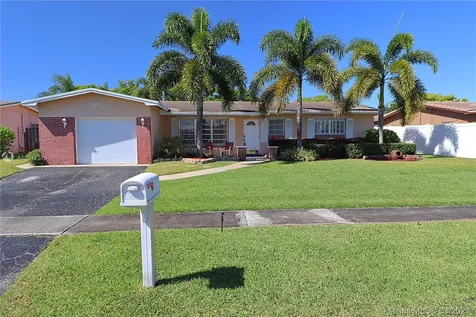 10421 NW 18th Place Pembroke Pines FL 33026