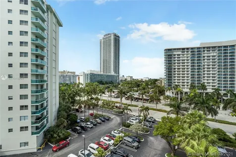 Hollywood FL 33019