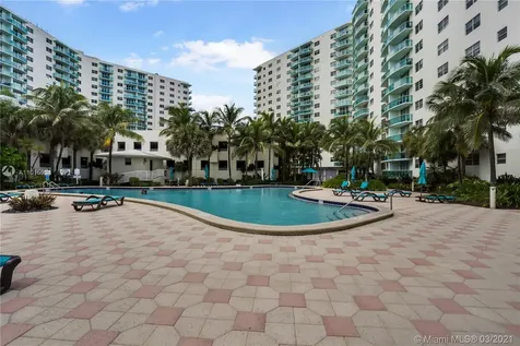 Hollywood FL 33019