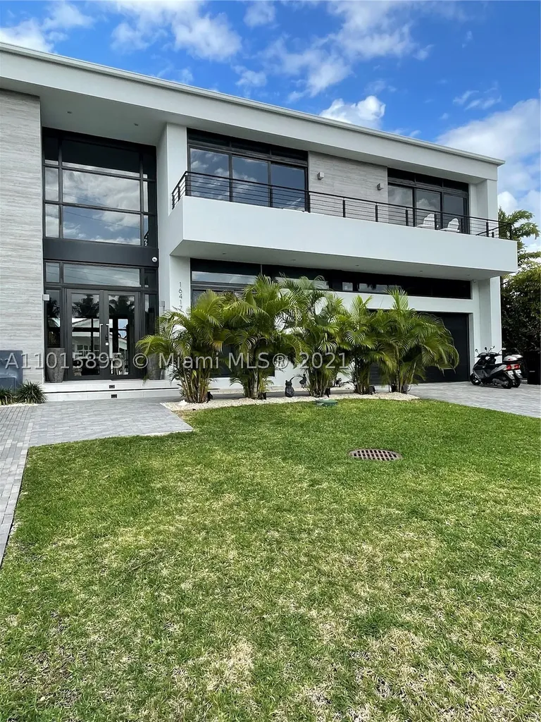 16417 NE 31st Avenue North Miami Beach FL 33160