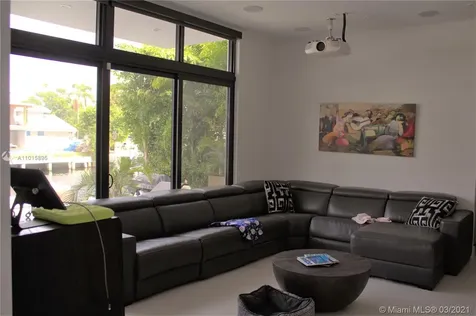 16417 NE 31st Avenue North Miami Beach FL 33160