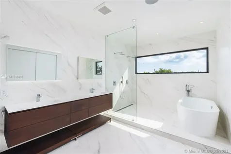 16417 NE 31st Avenue North Miami Beach FL 33160