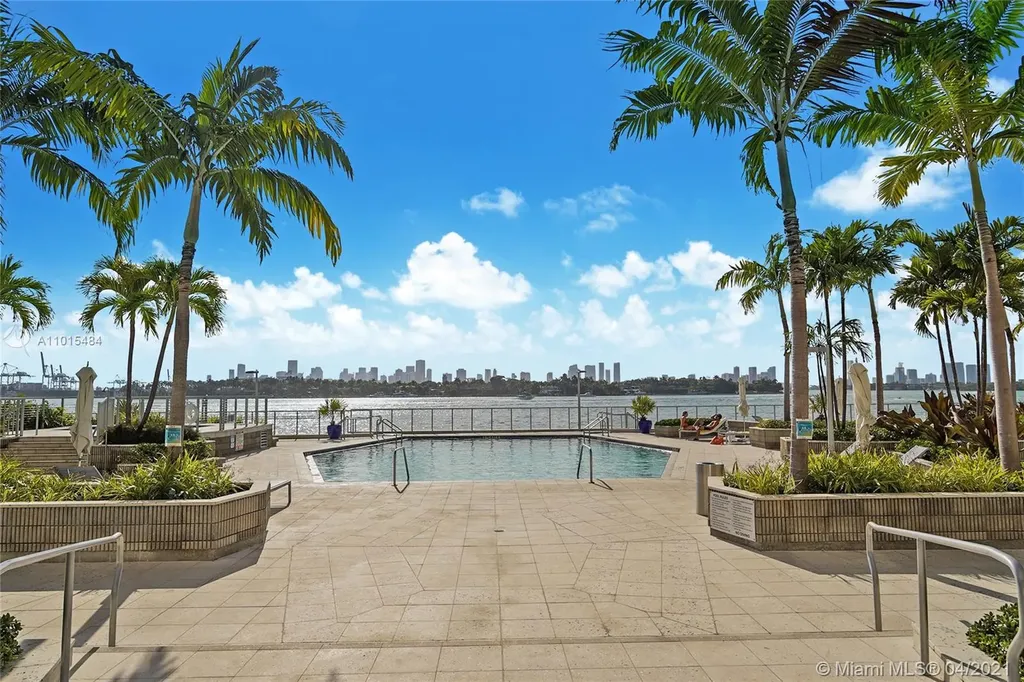 800 West Avenue Miami Beach FL 33139