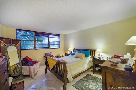 800 West Avenue Miami Beach FL 33139
