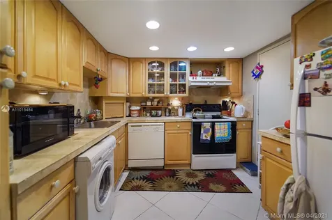 800 West Avenue Miami Beach FL 33139