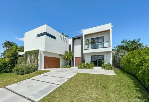 2125 NE 124th Street North Miami FL 33181
