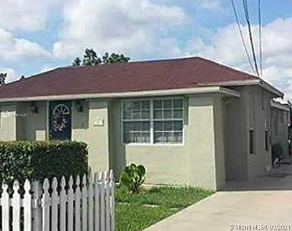 40 SW 34th Avenue Miami FL 33135
