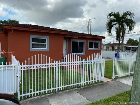 3370 NW 17th Street Miami FL 33125