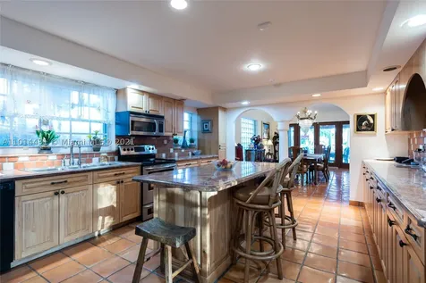 1100 S Northlake Drive Hollywood FL 33019