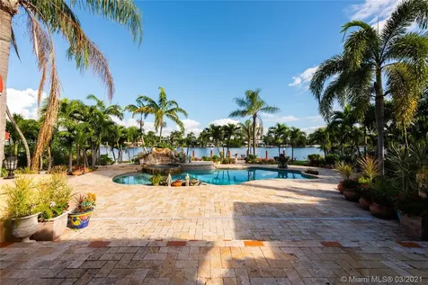 1100 S Northlake Drive Hollywood FL 33019