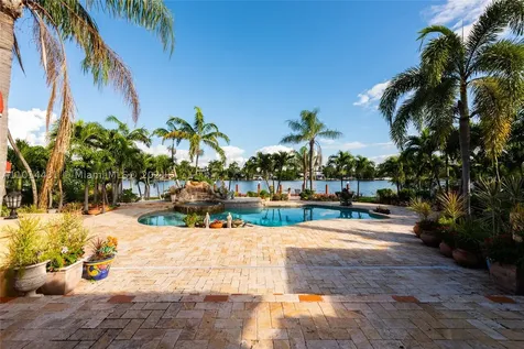 1100 S Northlake Drive Hollywood FL 33019