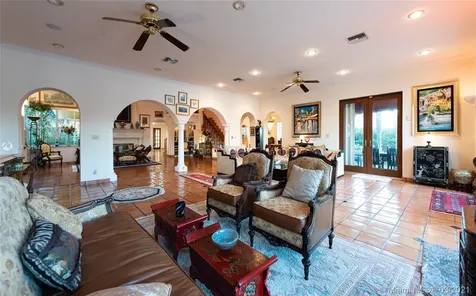 1100 S Northlake Drive Hollywood FL 33019
