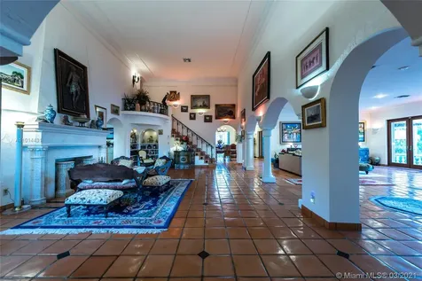 1100 S Northlake Drive Hollywood FL 33019