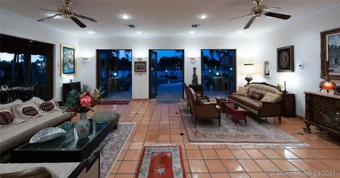 1100 S Northlake Drive Hollywood FL 33019