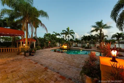 1100 S Northlake Drive Hollywood FL 33019