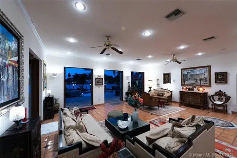 1100 S Northlake Drive Hollywood FL 33019