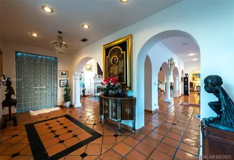 1100 S Northlake Drive Hollywood FL 33019