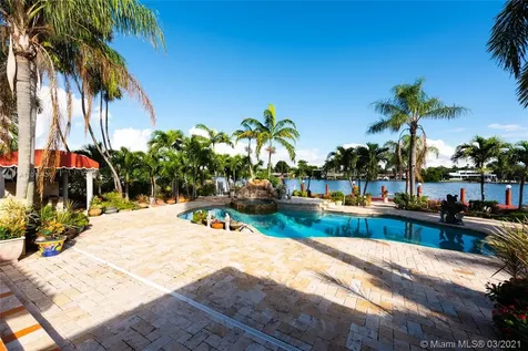 1100 S Northlake Drive Hollywood FL 33019