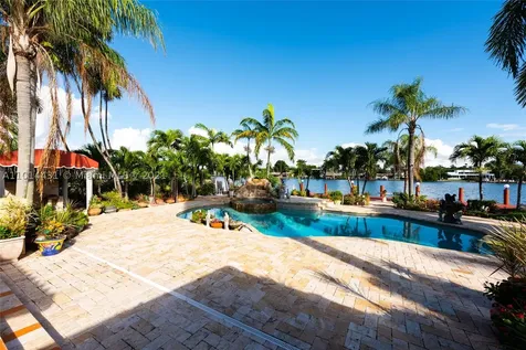 1100 S Northlake Drive Hollywood FL 33019