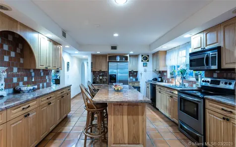 1100 S Northlake Drive Hollywood FL 33019