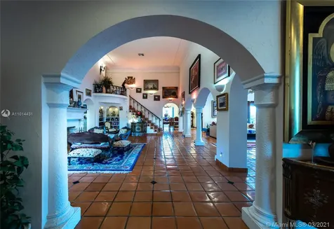 1100 S Northlake Drive Hollywood FL 33019