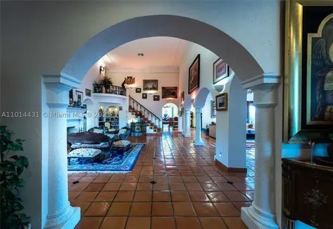 1100 S Northlake Drive Hollywood FL 33019