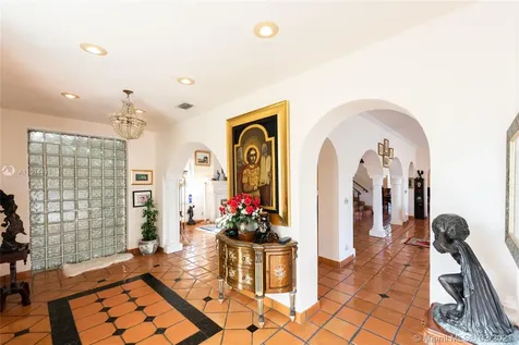 1100 S Northlake Drive Hollywood FL 33019