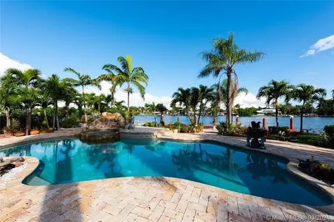 1100 S Northlake Drive Hollywood FL 33019