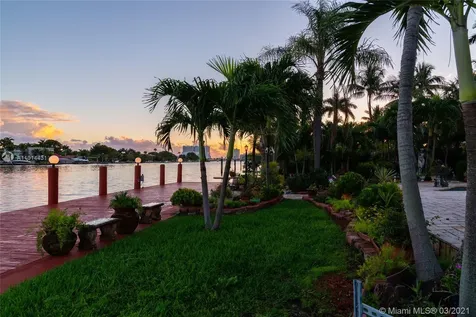 1100 S Northlake Drive Hollywood FL 33019