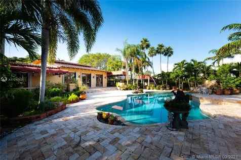 1100 S Northlake Drive Hollywood FL 33019