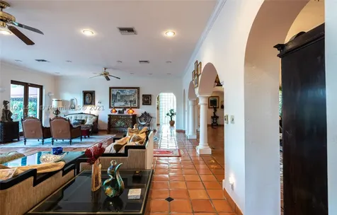 1100 S Northlake Drive Hollywood FL 33019
