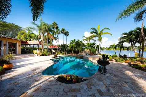 1100 S Northlake Drive Hollywood FL 33019