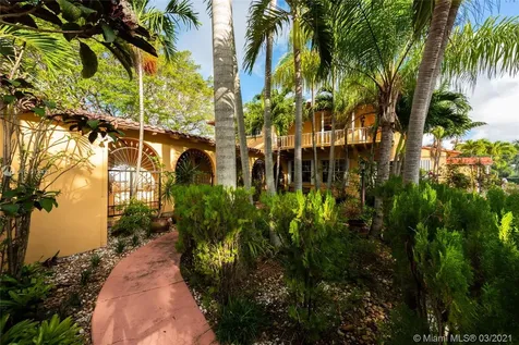 1100 S Northlake Drive Hollywood FL 33019
