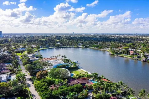 1100 S Northlake Drive Hollywood FL 33019