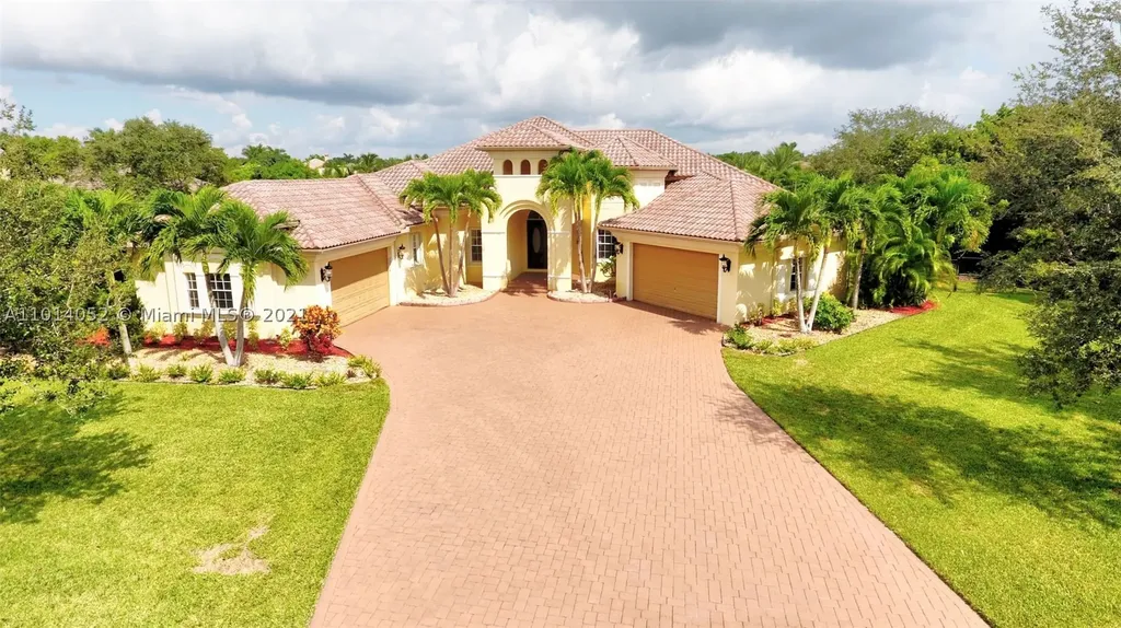 12725 S Winners Circle Davie FL 33330
