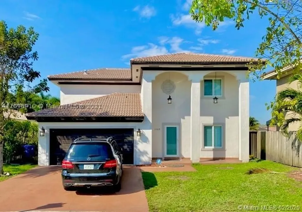 7769 NW 198th Terrace Hialeah FL 33015