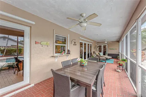 1091 NW 77th Avenue Plantation FL 33322