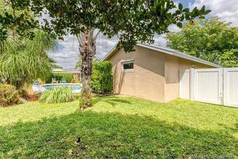 1091 NW 77th Avenue Plantation FL 33322