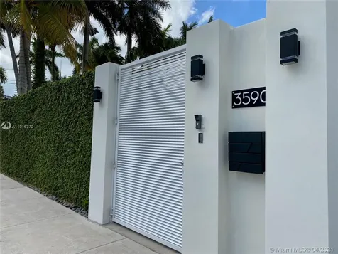 3590 Vista Court Miami FL 33133