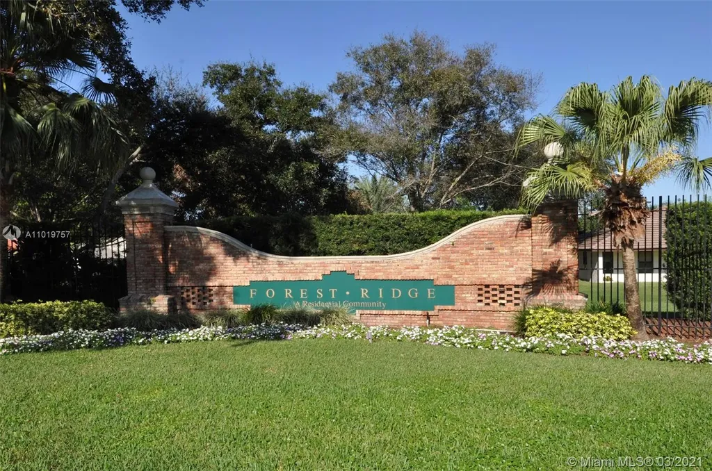8806 Lake Park Circle N Davie FL 33328