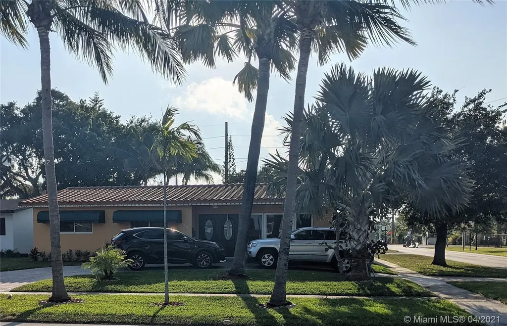 2230 N 55th Avenue Hollywood FL 33021